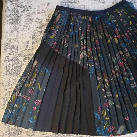 Banana Republic Blue Black knee length A-Line Pleated floral lace Skirt Size XS - Picture 4 of 16